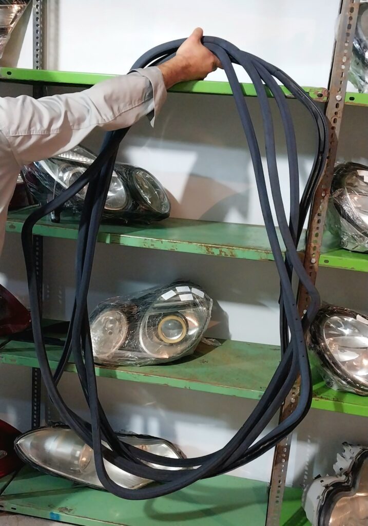 لاستیک داخل دوردرب هایE240