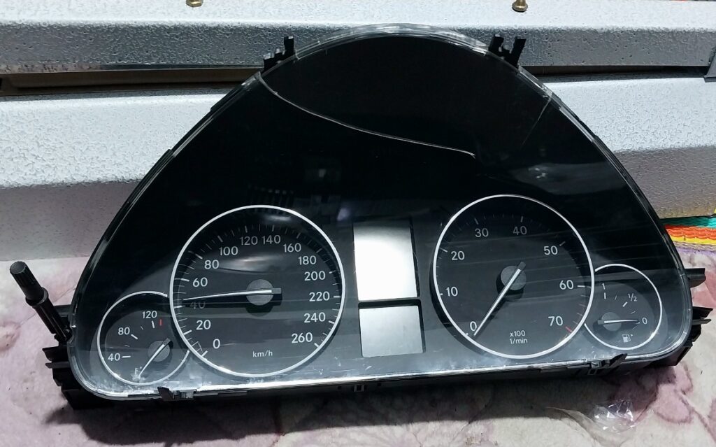 صفحه کیلومترباقاب C240مدل۲۰۰۹